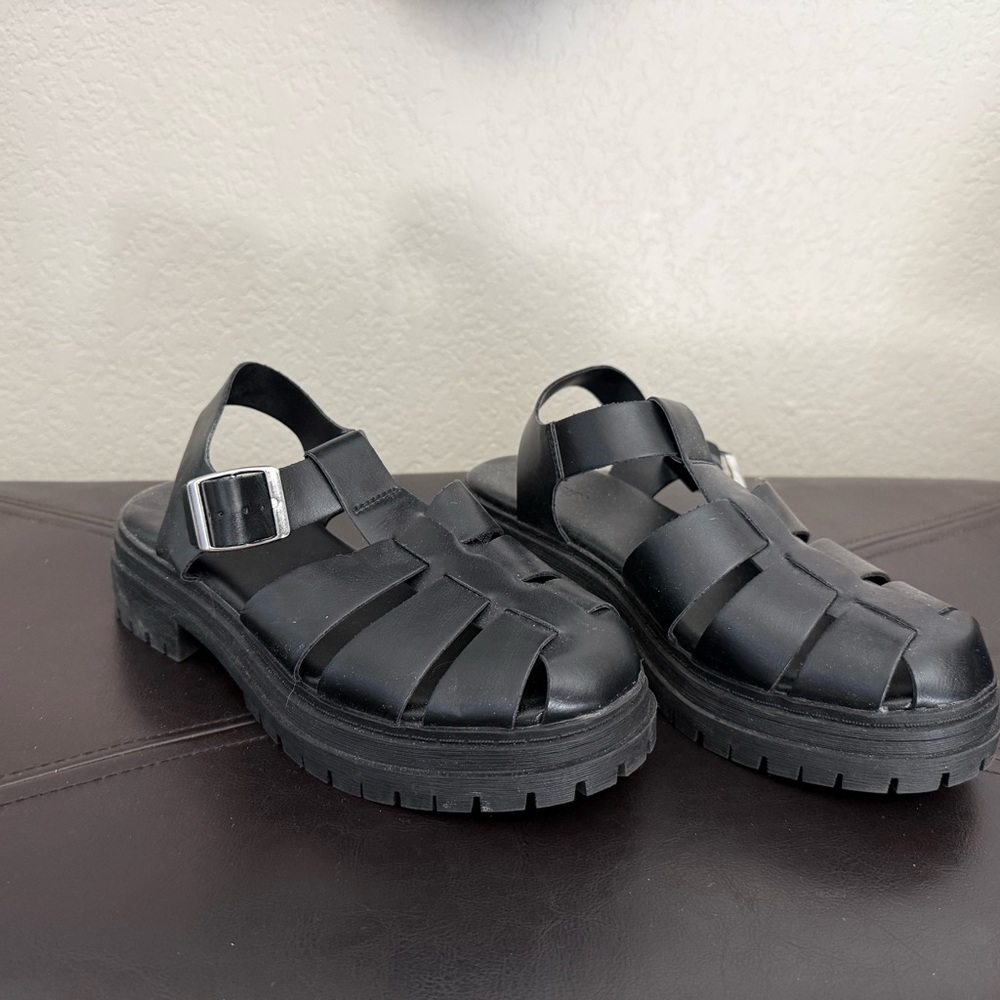 Old Navy Black Women's Strappy Fisherman Sandals with Buckle